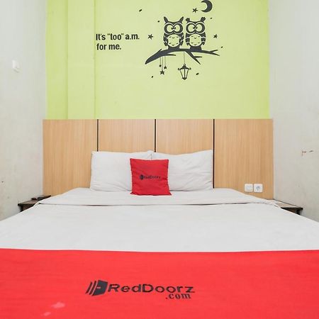Reddoorz @ Darmo Surabaya Hotel Екстериор снимка