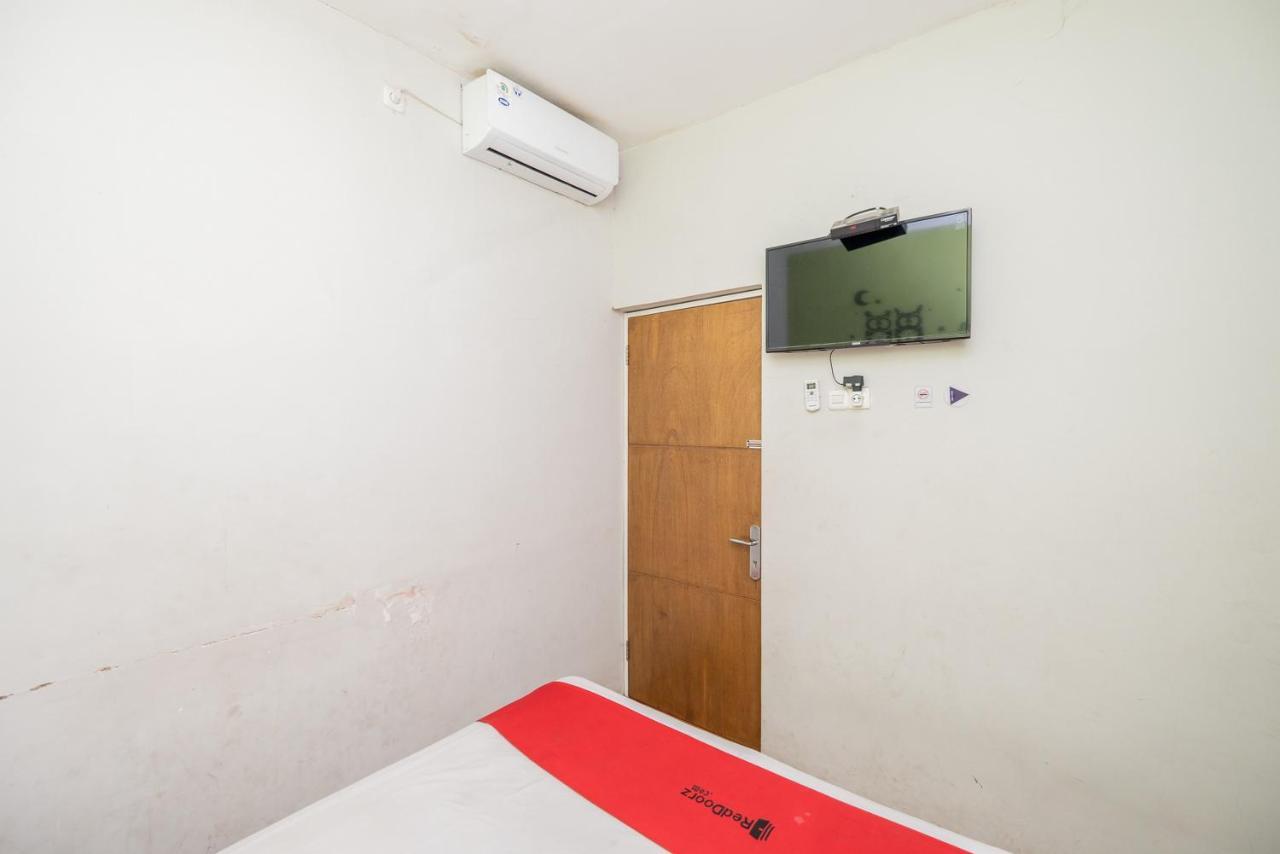 Reddoorz @ Darmo Surabaya Hotel Екстериор снимка