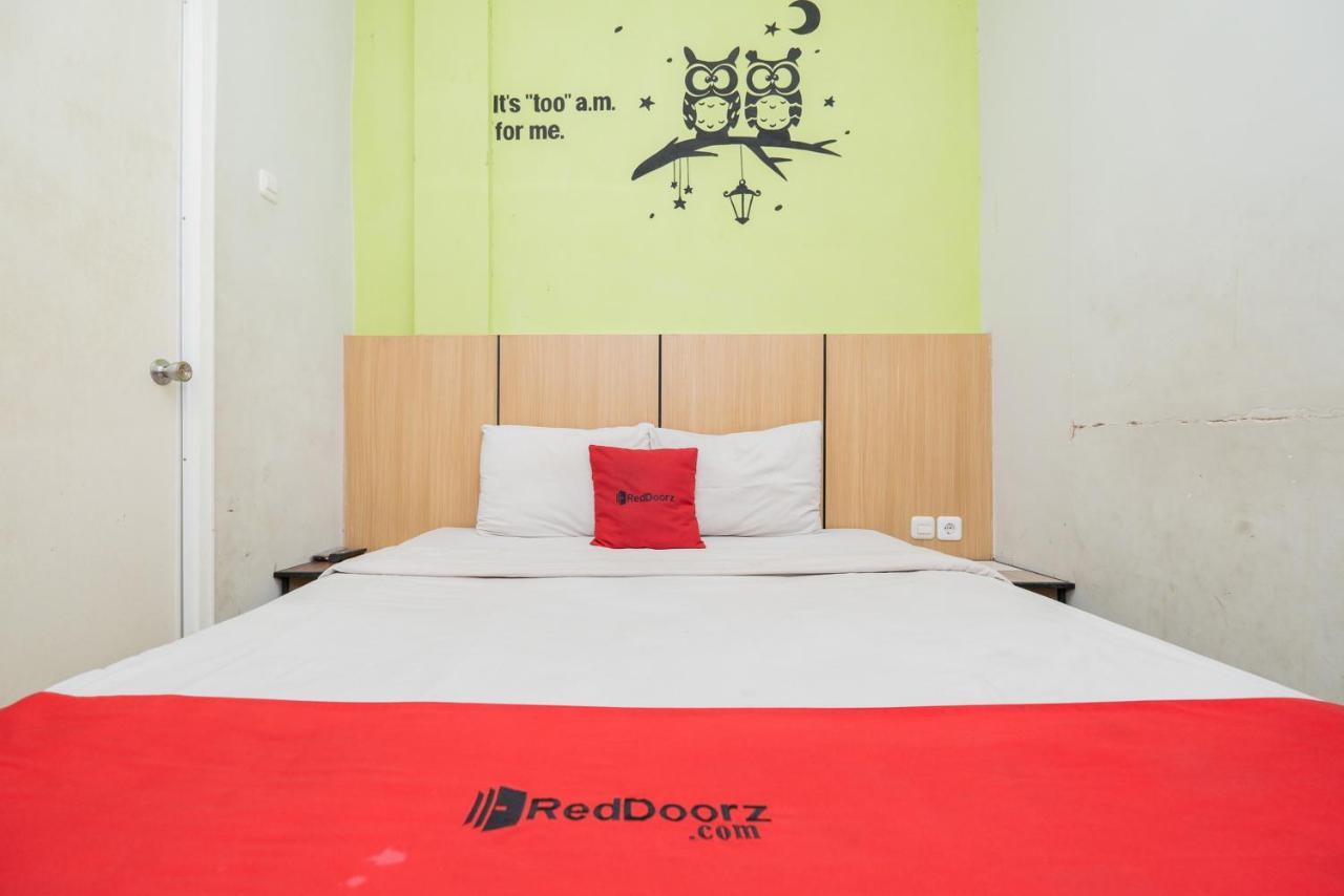 Reddoorz @ Darmo Surabaya Hotel Екстериор снимка