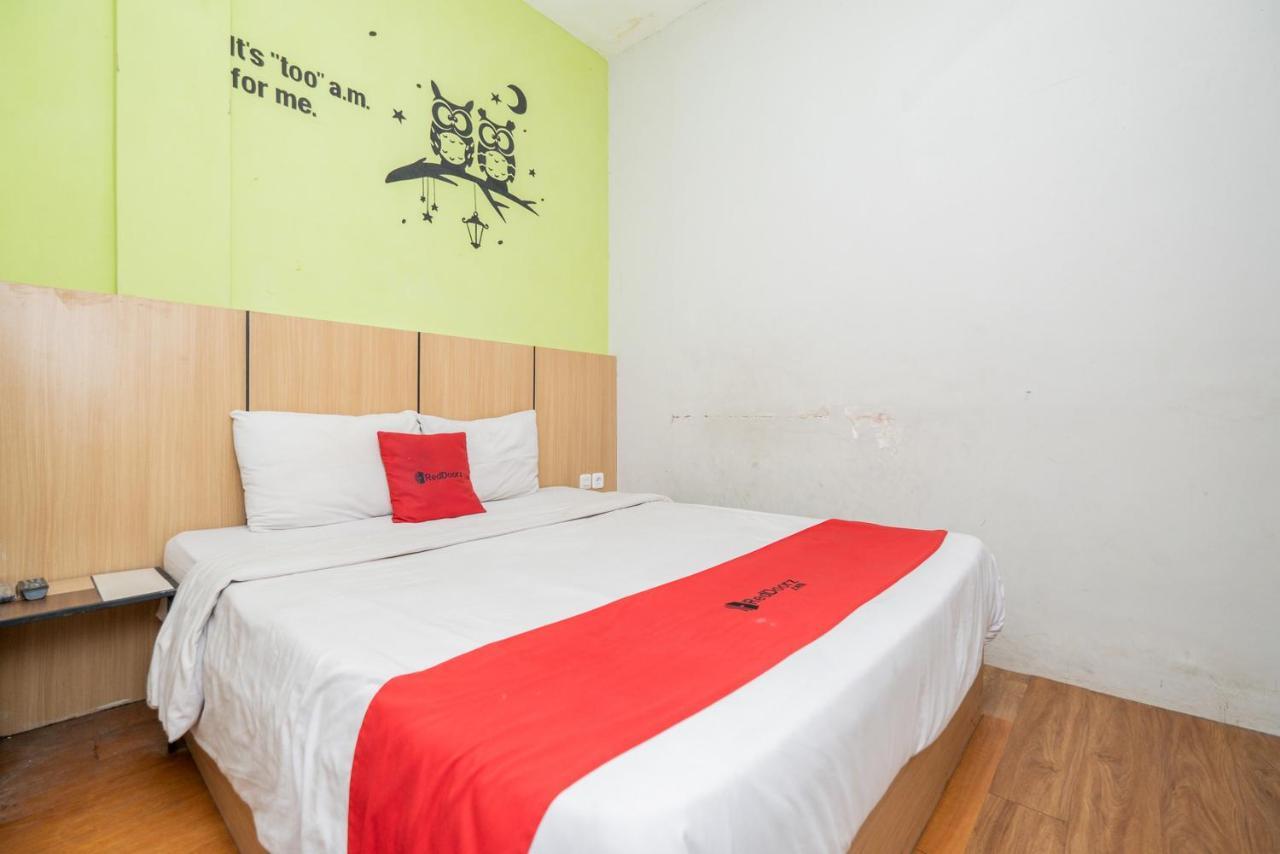 Reddoorz @ Darmo Surabaya Hotel Екстериор снимка