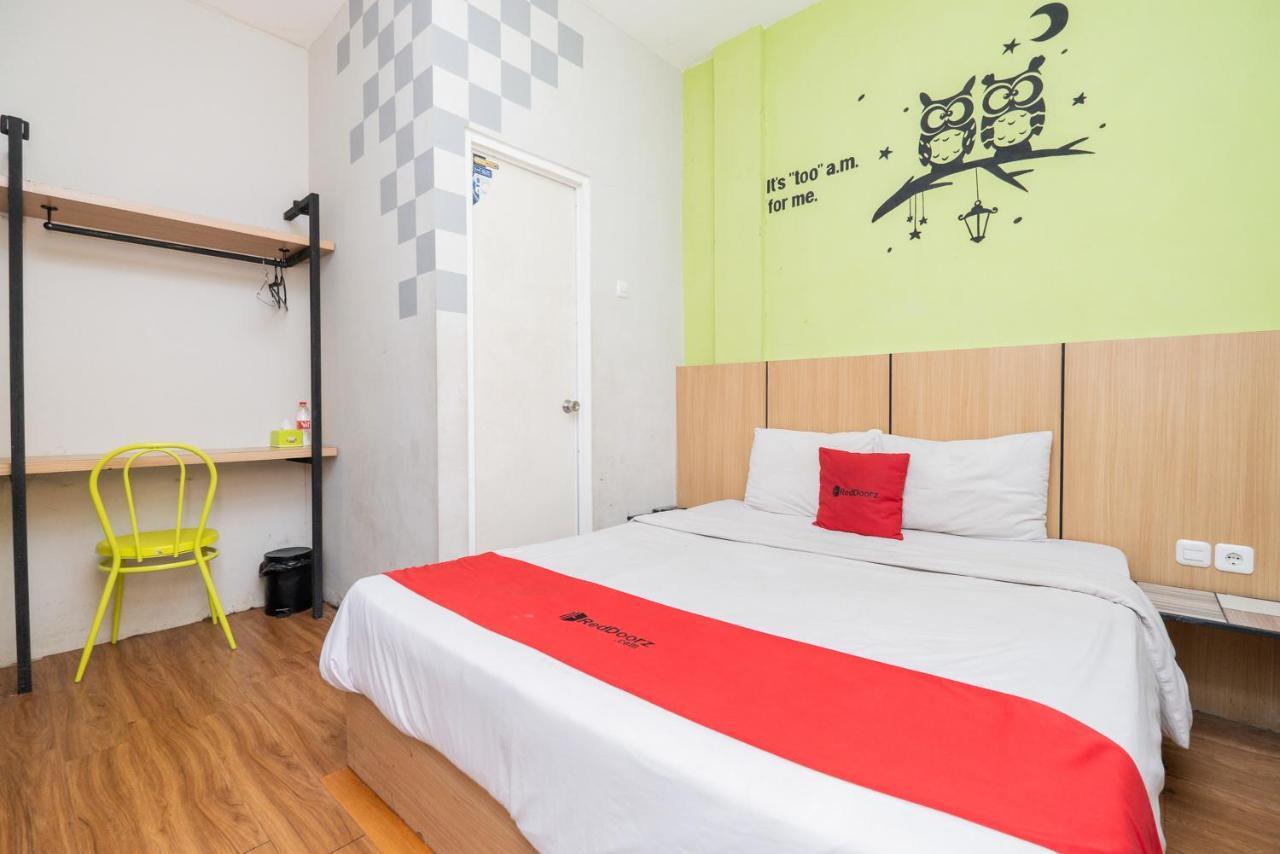 Reddoorz @ Darmo Surabaya Hotel Екстериор снимка