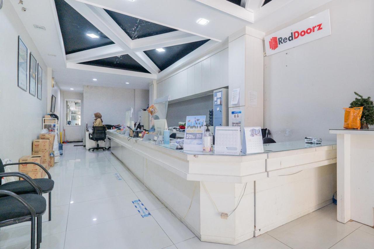 Reddoorz @ Darmo Surabaya Hotel Екстериор снимка